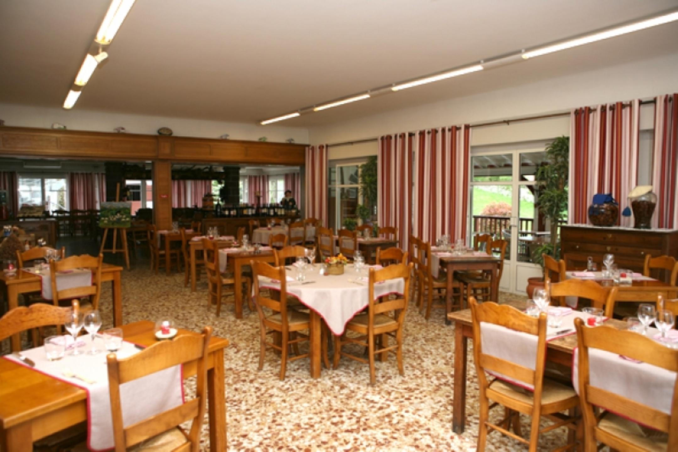 Logis Hotel Ur-Hegian Эноа Экстерьер фото
