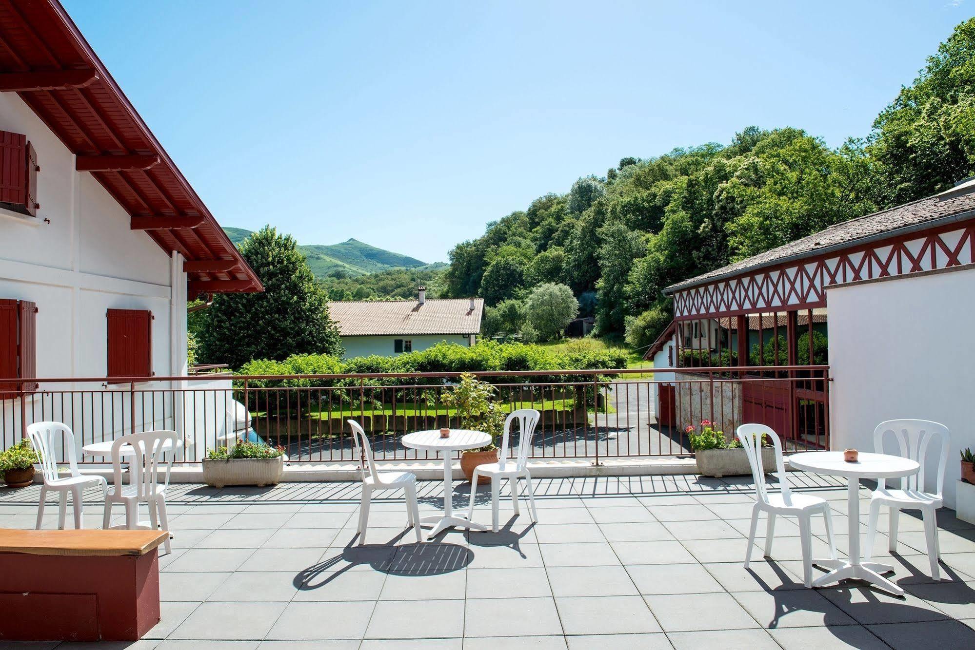 Logis Hotel Ur-Hegian Эноа Экстерьер фото