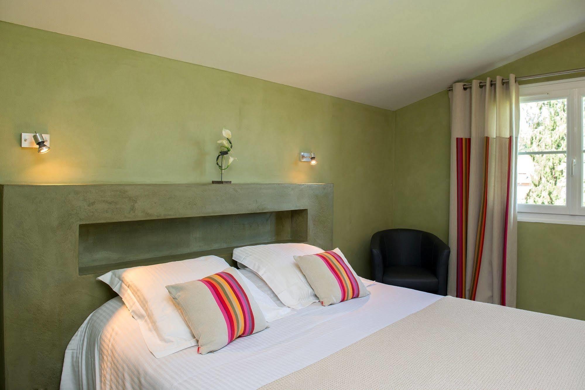 Logis Hotel Ur-Hegian Эноа Экстерьер фото