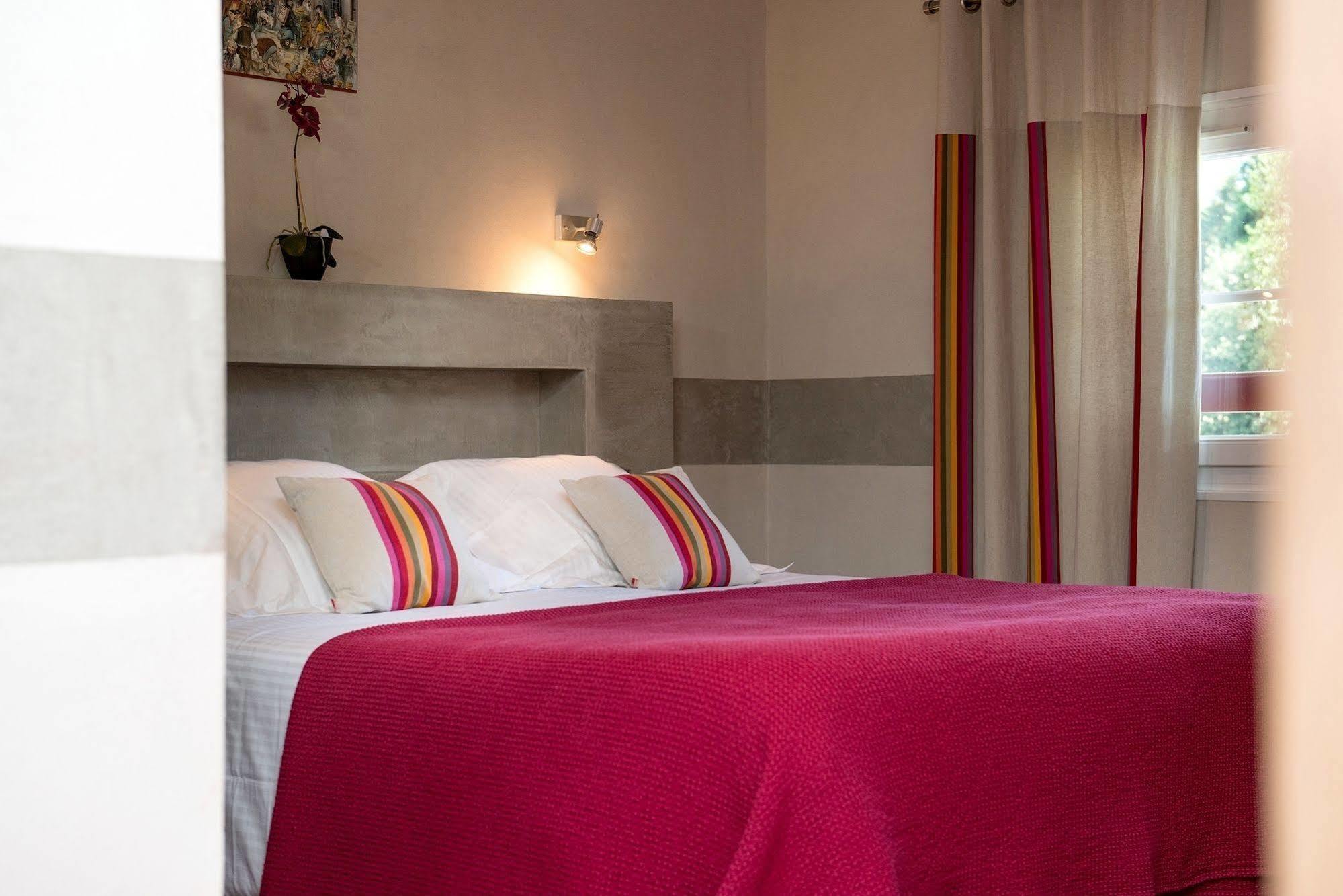 Logis Hotel Ur-Hegian Эноа Экстерьер фото