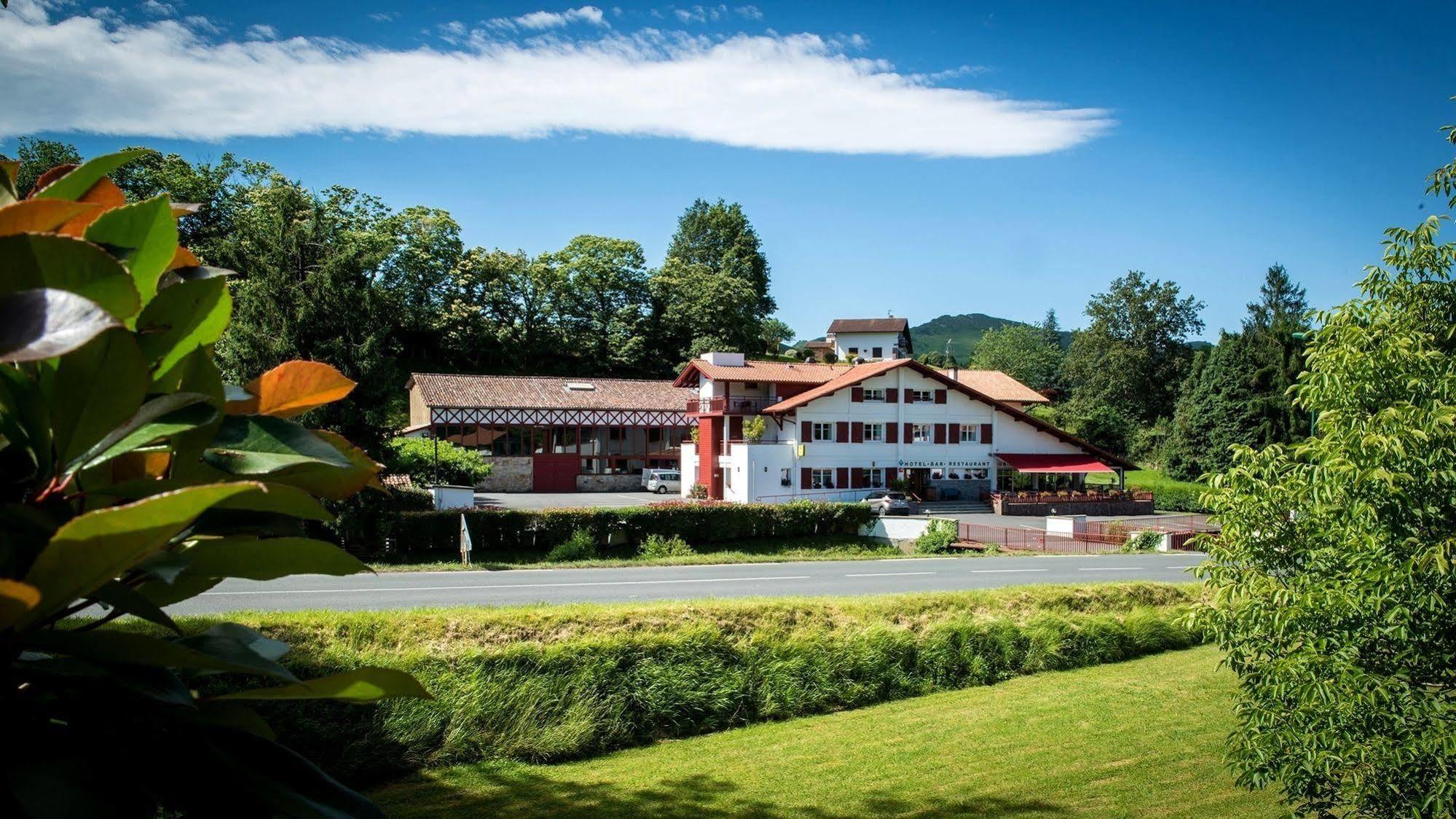 Logis Hotel Ur-Hegian Эноа Экстерьер фото