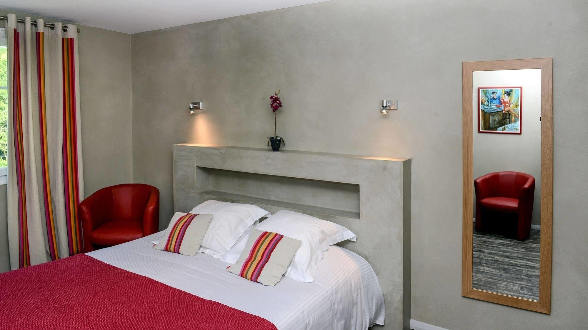 Logis Hotel Ur-Hegian Эноа Экстерьер фото